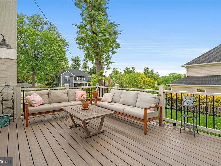 610 Crestwood Dr — Photo 33