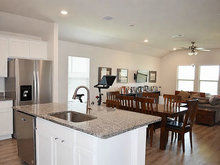 2477 Bee Creek Dr — Photo 4