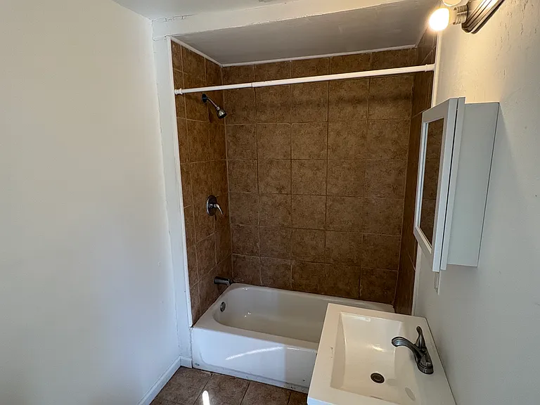 Master full bathroom