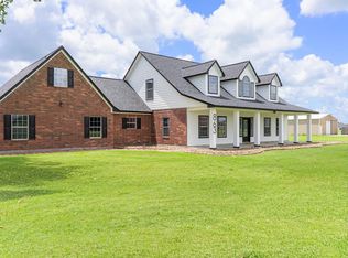 863 Bunkhouse Trl, Angleton, TX 77515