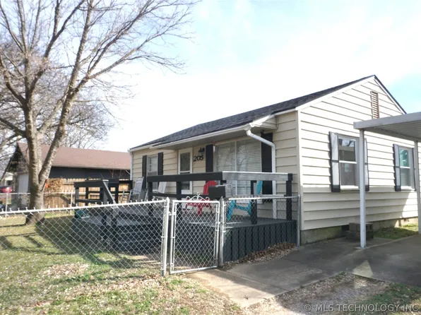 205 W Washington St, Henryetta, OK 74437