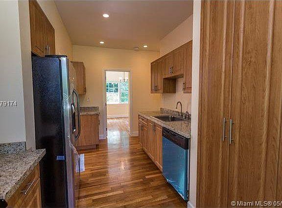 3rd image of 48 Montilla Ave