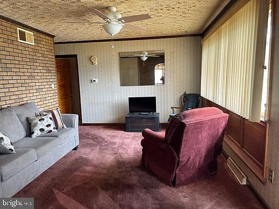 2nd image of 19 Lincoln Dr