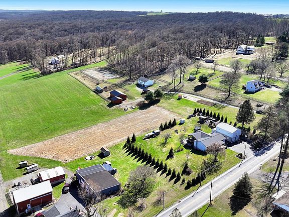 3rd image of 411 Red Hill Rd