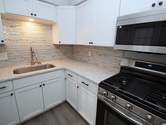 5th image of 2419 W 58th St