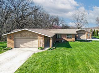 421 Southfield Ln, Valparaiso, IN 46385