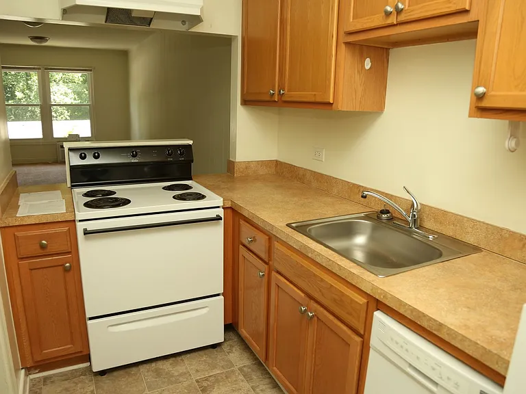 Gardenwood Apartments — Photo 12