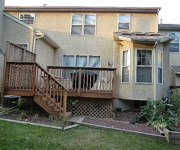 Shows deck, breakfast nook