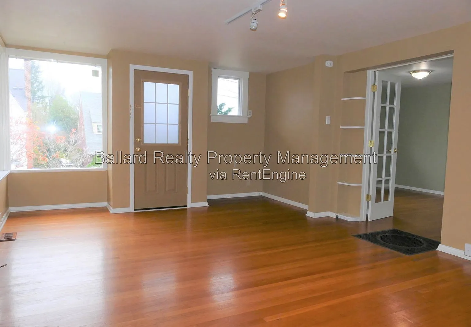 3 bed, 1.5 bath, 1250 sqft, $4,495 — Photo 2