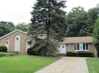 7391 Amber Ln, Brecksville, OH