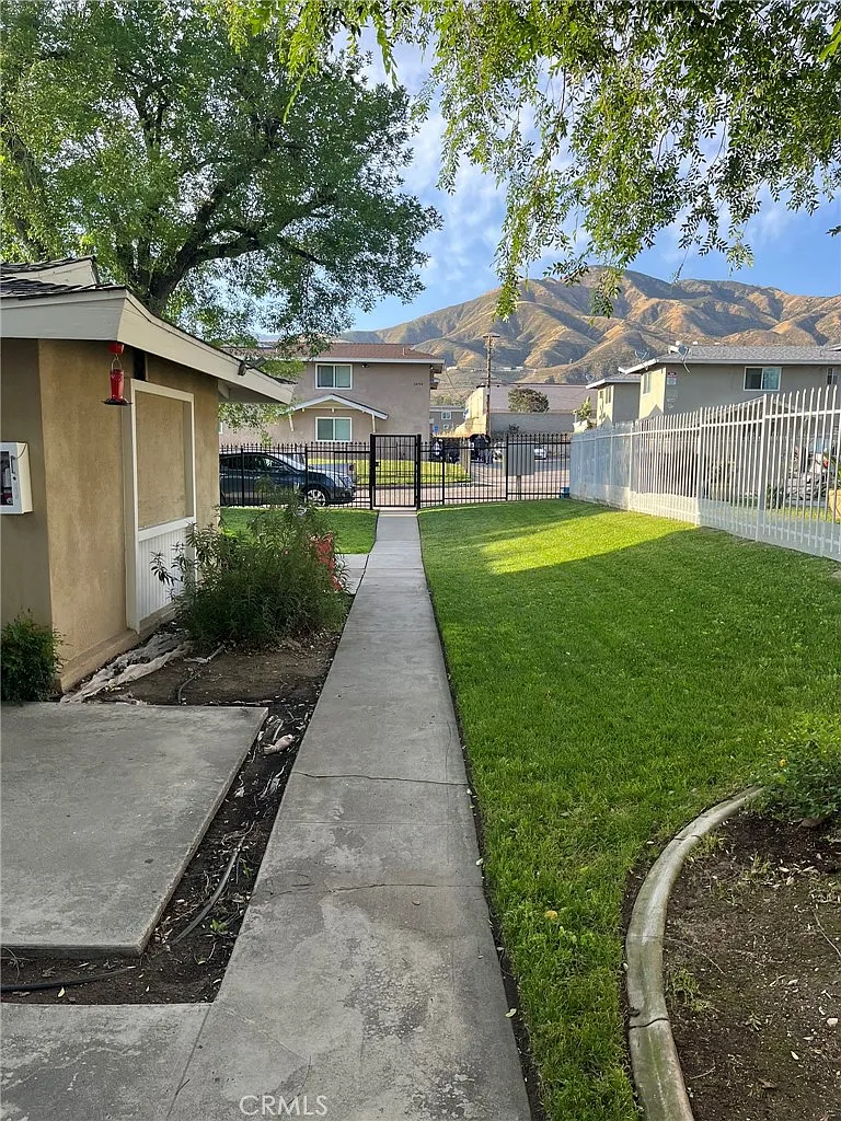 2 bed, 1000 sqft, $2,000 — Photo 2