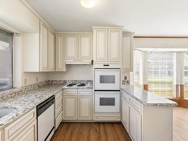 1905 Alamo Dr — Photo 12