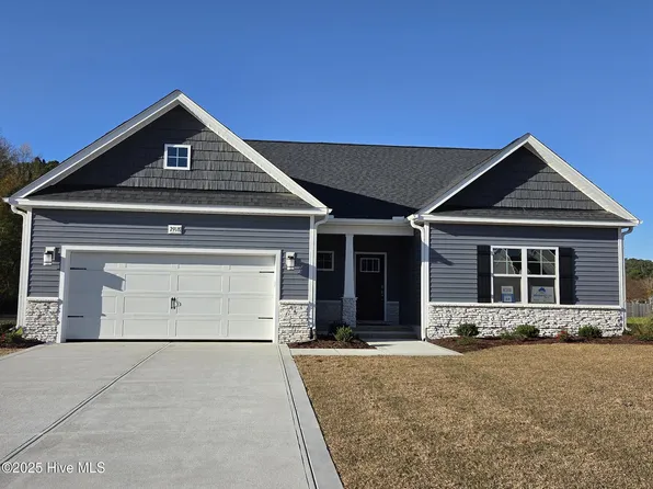 2918 Tucker Hill Drive, Grimesland, NC 27837