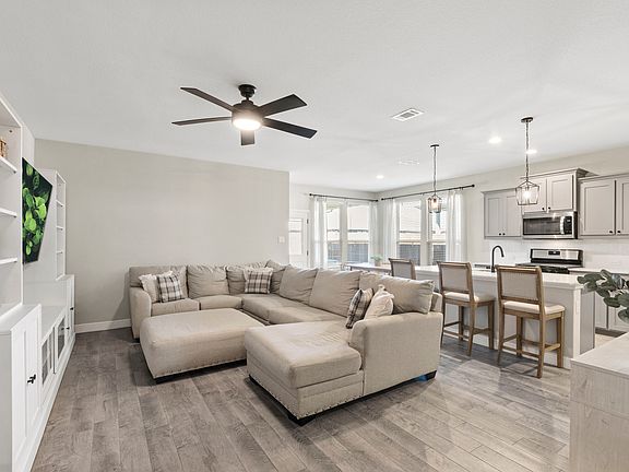5th image of 15829 Culford Ln