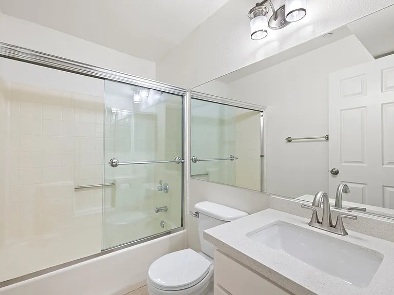 1141 N Columbus Ave — Photo 18