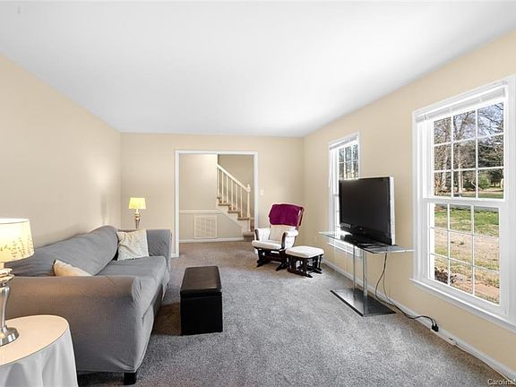 5th image of 8208 Nathanael Greene Ln