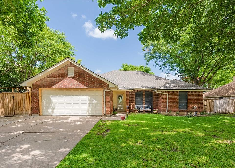 1st image of 3644 Village Green Dr