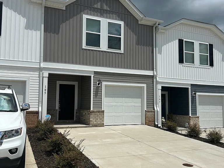 105 Pleasure Ln — Photo 2