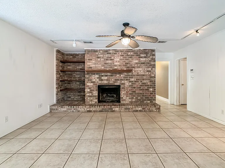 4239 Burtonwood Cir — Photo 7