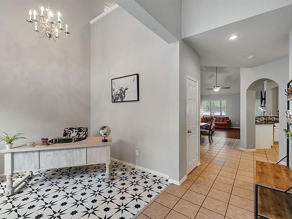 3rd image of 10025 Lakeview Dr