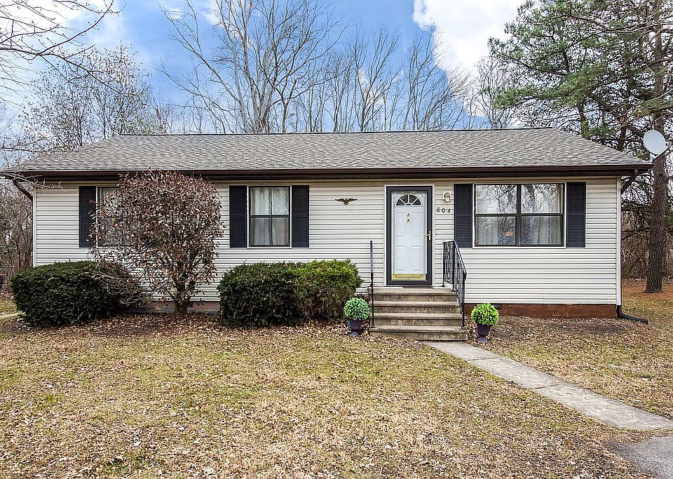 1st image of 804 Dixon Dr