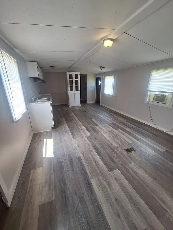 2 bed, 1.0 bath, $800 — Photo 4