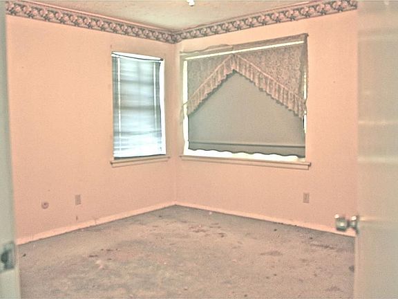 4th image of 908 Savannah Ave