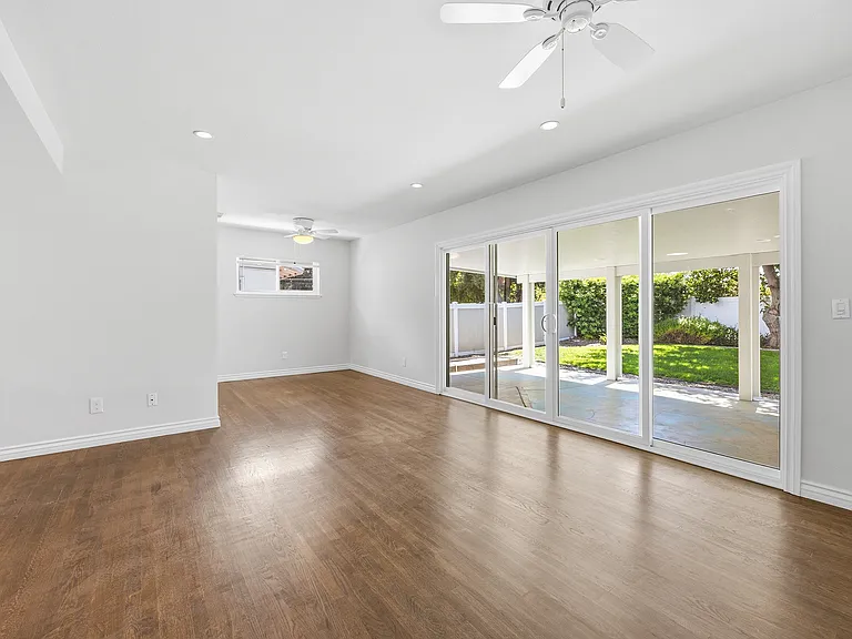 225 N Orchard Ave — Photo 2