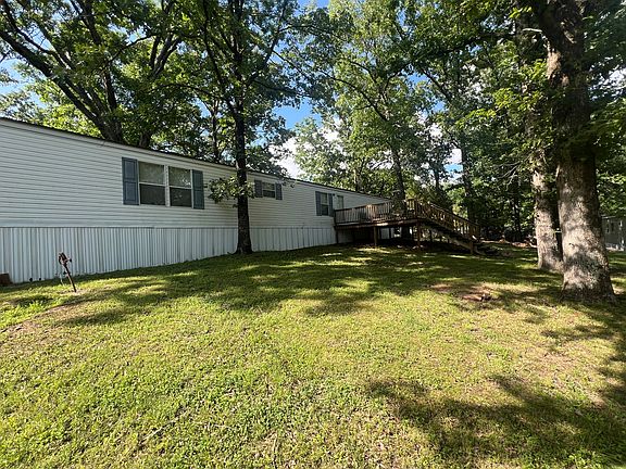 3rd image of 395 Arrowhead Dr