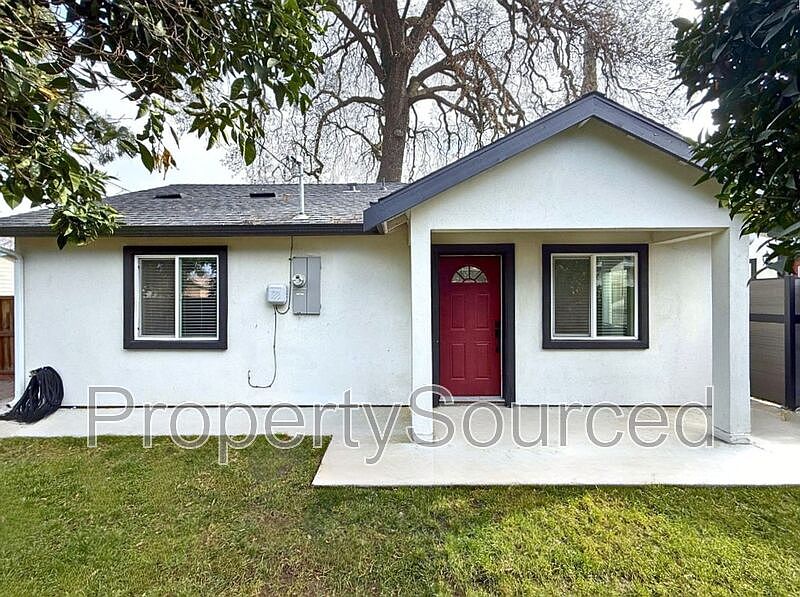 1st image of 805 W Yosemite Ave