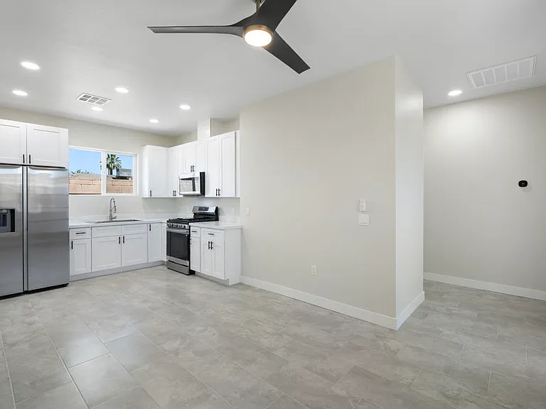 1822 E Roma Ave #2 — Photo 6