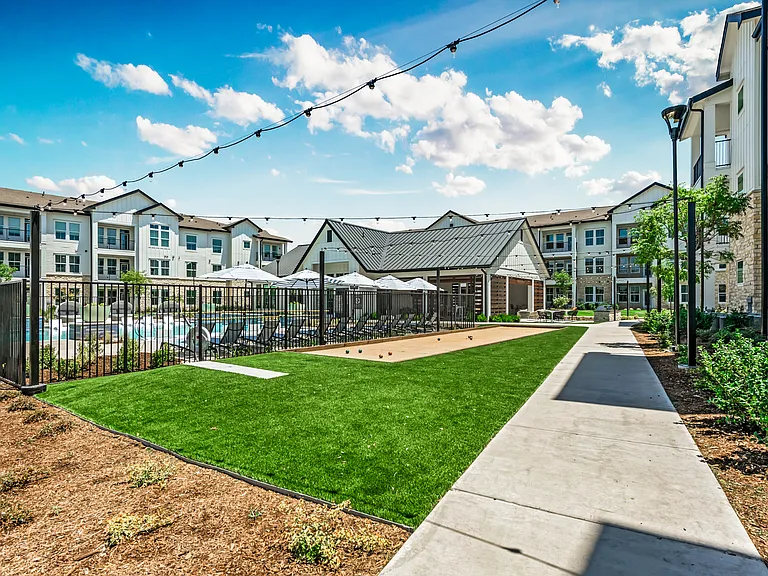 Atlas Bluewood Apartments — Photo 39
