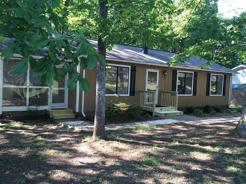 Front-with screened porch