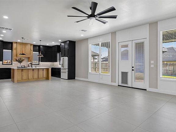 5th image of 15444 Bonita Ln