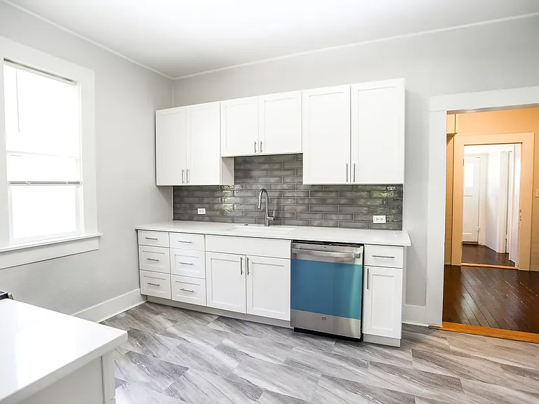 271 S Willow Ave — Photo 27
