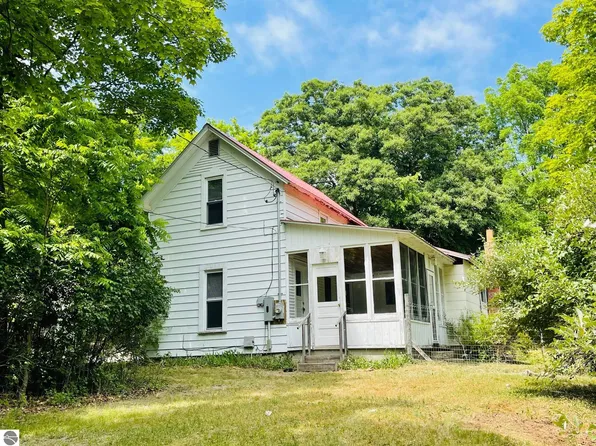 312 Durham St, Bellaire, MI 49615