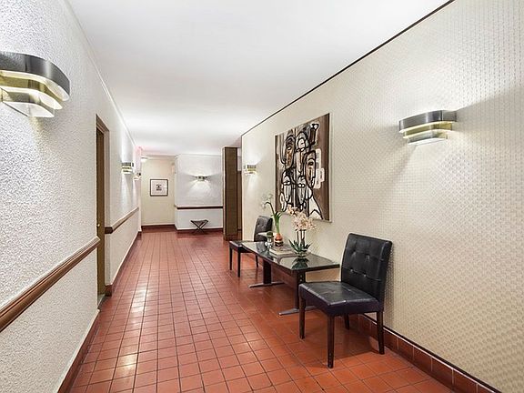 3rd image of 160 E 91st St APT 5L