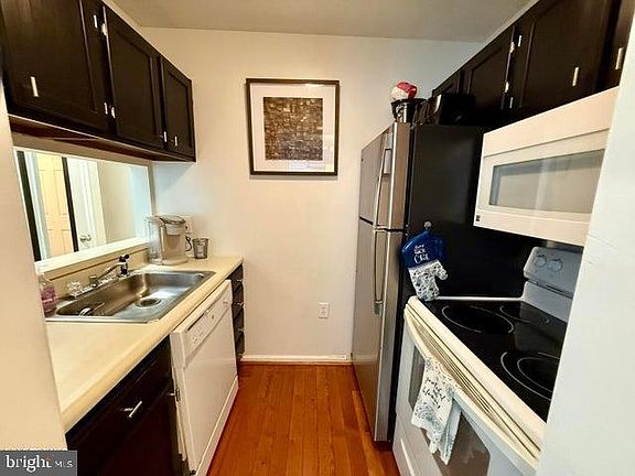5th image of 203 E Valley Point Ln #C1003