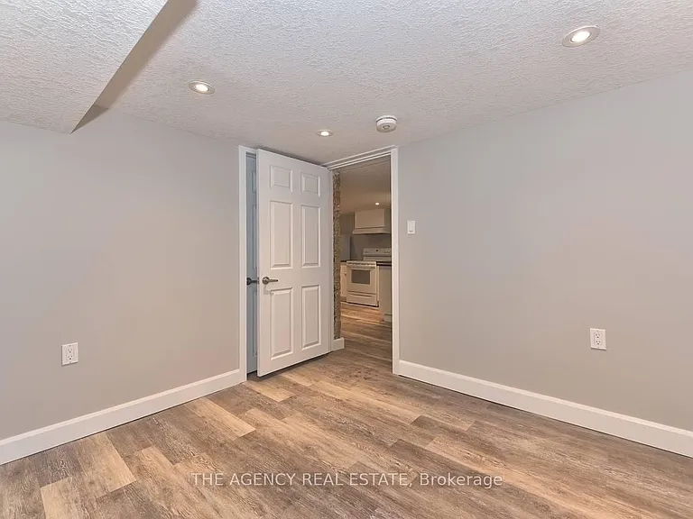 870 Queens Ave — Photo 8