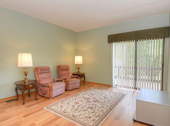 3rd image of 220 Stoneybrook Ln Unit A