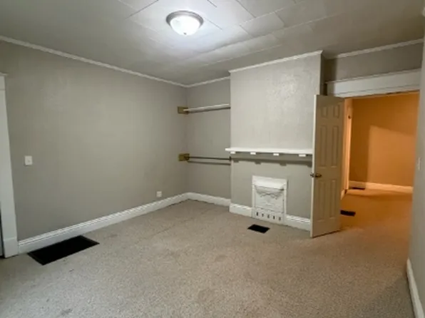 119 W Front St APT 2, Grand Ledge, MI 48837
