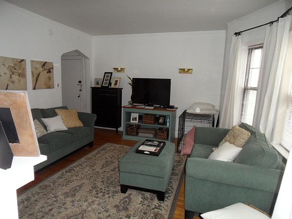3rd image of 1527 W Farwell Ave APT 2B