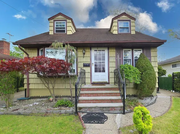 25410 39th Ave, Little Neck, NY 11363
