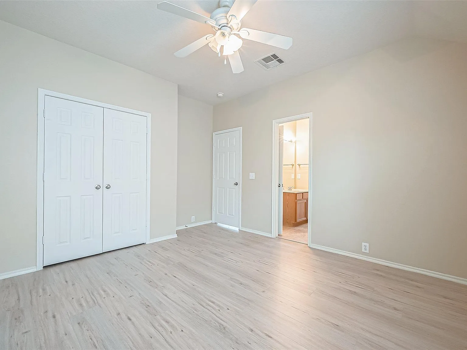 5 bed, 3.5 bath, 3306 sqft, $2,800 — Photo 4