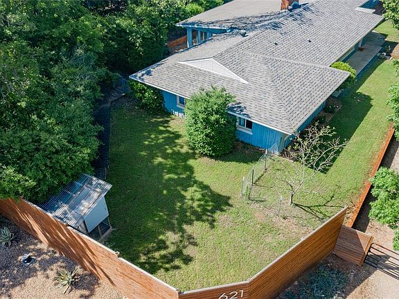 4th image of 621 E University Dr