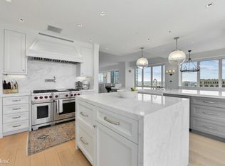 400 Stuart St, Boston, MA 02116