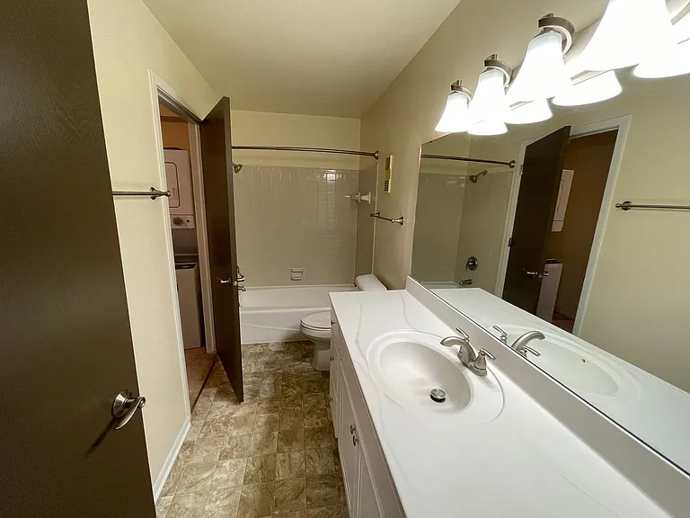 Wingra West Apartments — Photo 44