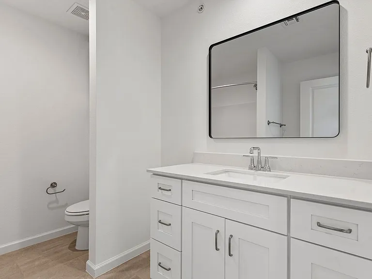 Now offering One & Half Month Free Rent *Advertised Rate is Reflective of Special Offer!* — Photo 58