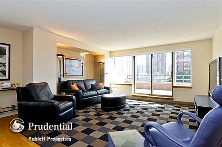 3rd image of 801 S Plymouth Ct APT 401