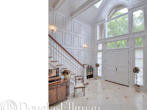 4th image of 322 Foxwood Ln